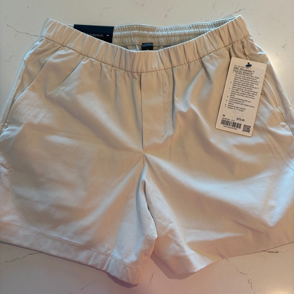 Lululemon ABC WovenAir Pull-On Short 5" - Light Ivory - Picture 1 of 2